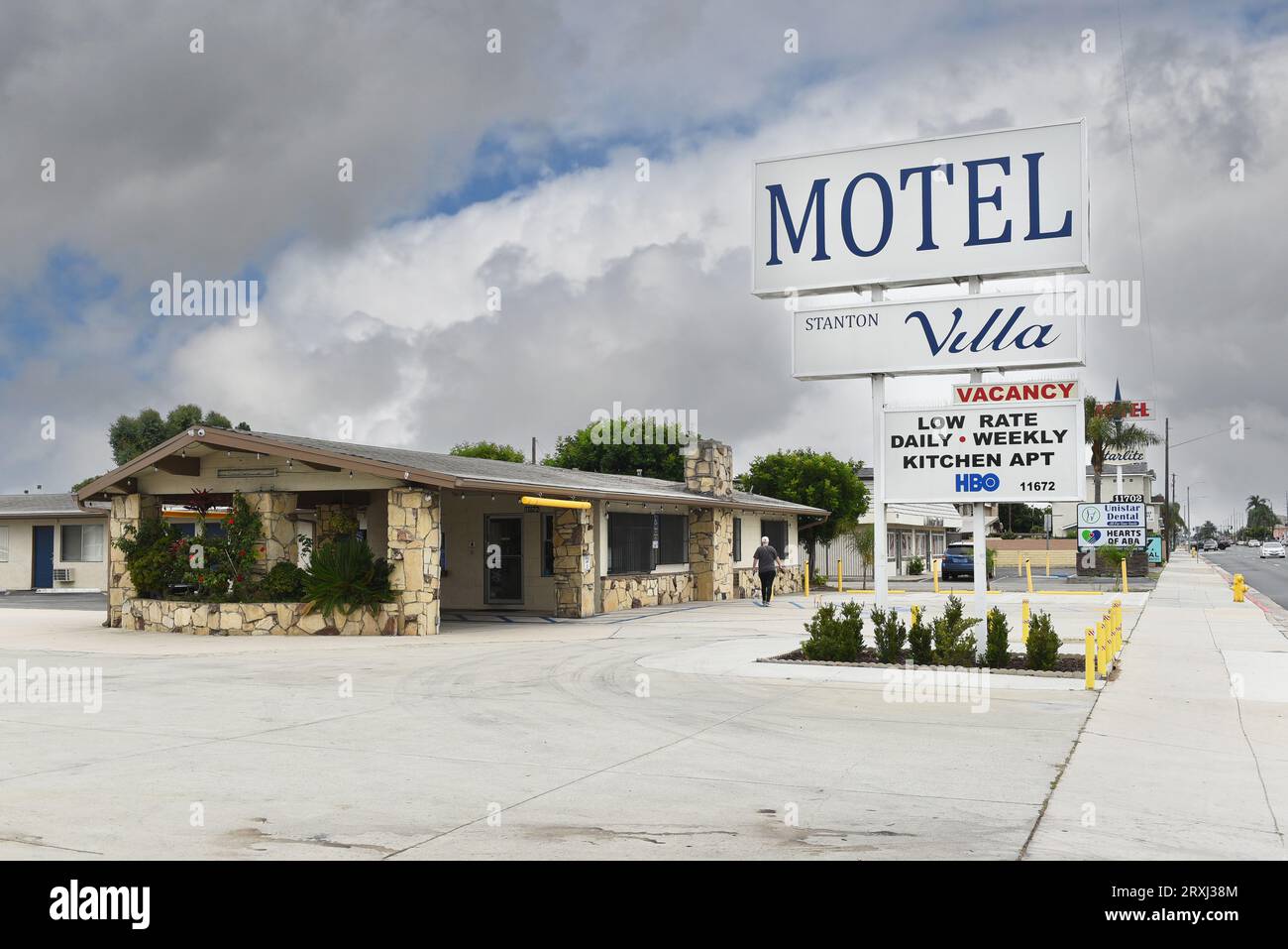 STANTON, CALIFORNIA 17 SEPT 2023 Villa Motel on Beach Boulevard, Hwy