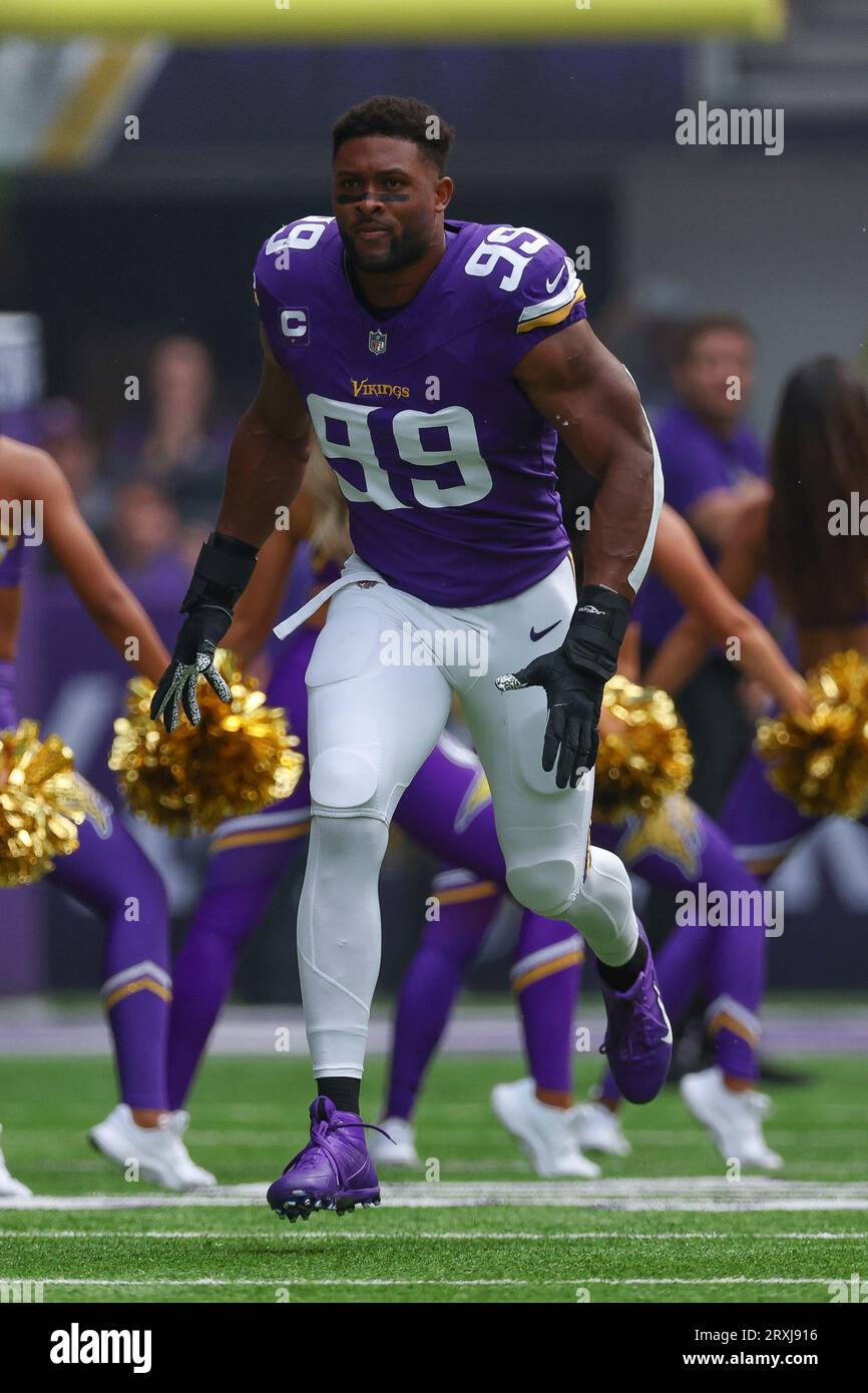 Minnesota Vikings linebacker Danielle Hunter (99) runs on on the field ...