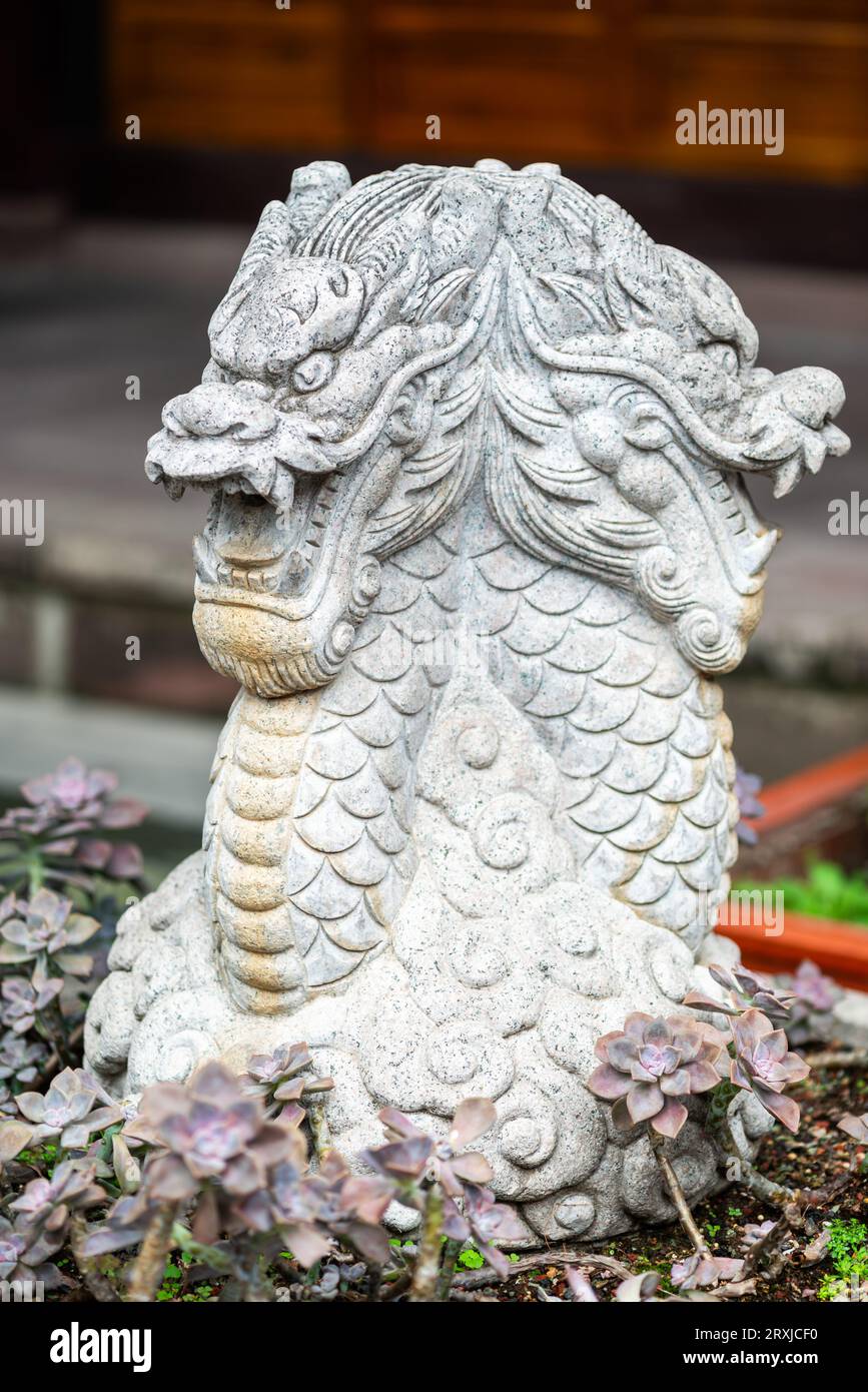 Chinese stone dragon fountain hi-res stock photography and images - Alamy