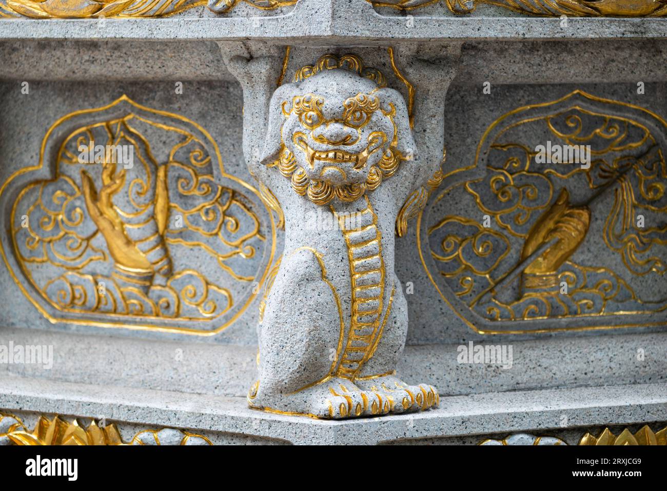 Chinese stone dragon fountain hi-res stock photography and images - Alamy