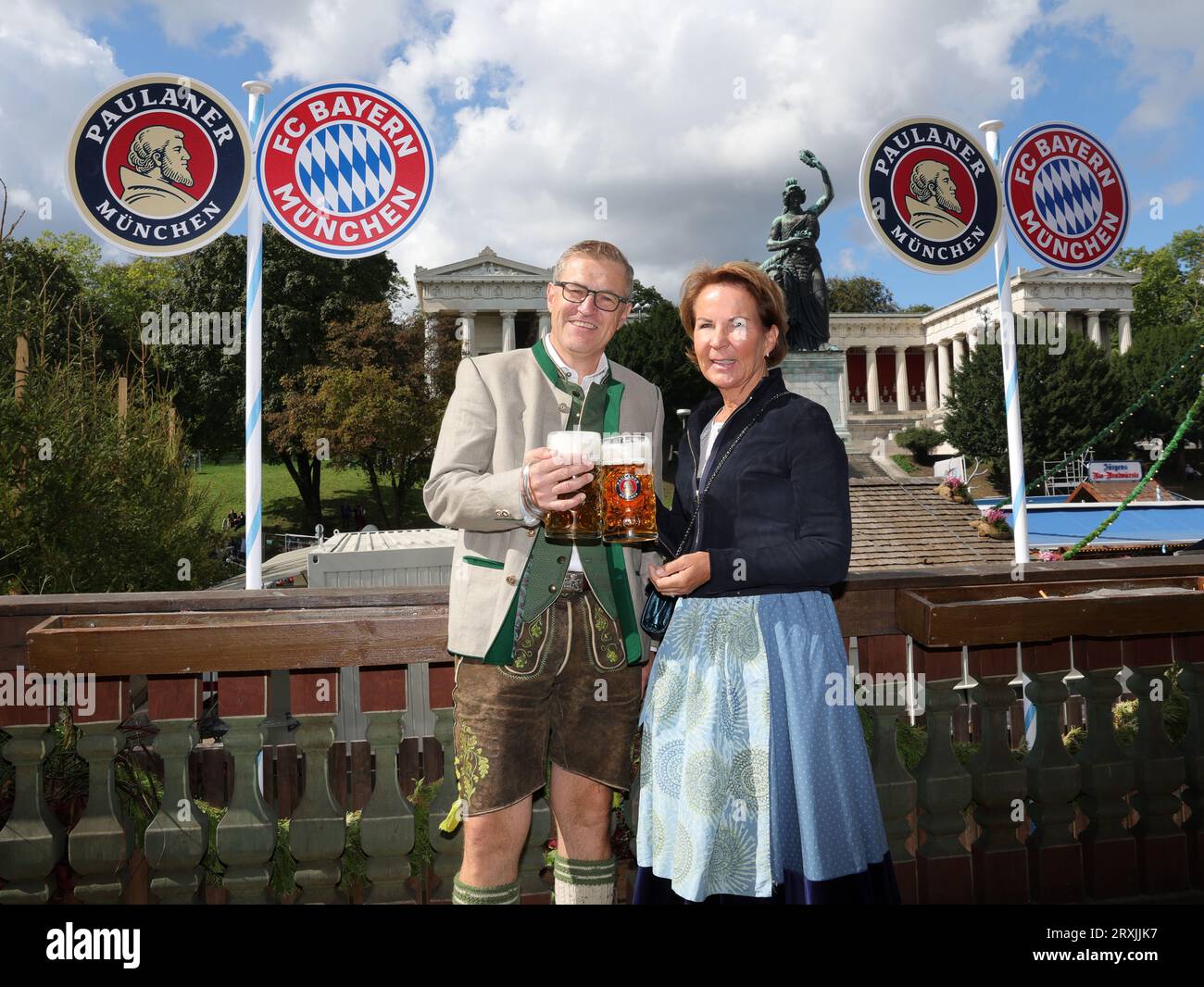 Bayern Bier Flagge Bayerische Staat Bayern Flagge Bier München Oktoberfest  bayrisch Stockfotografie - Alamy