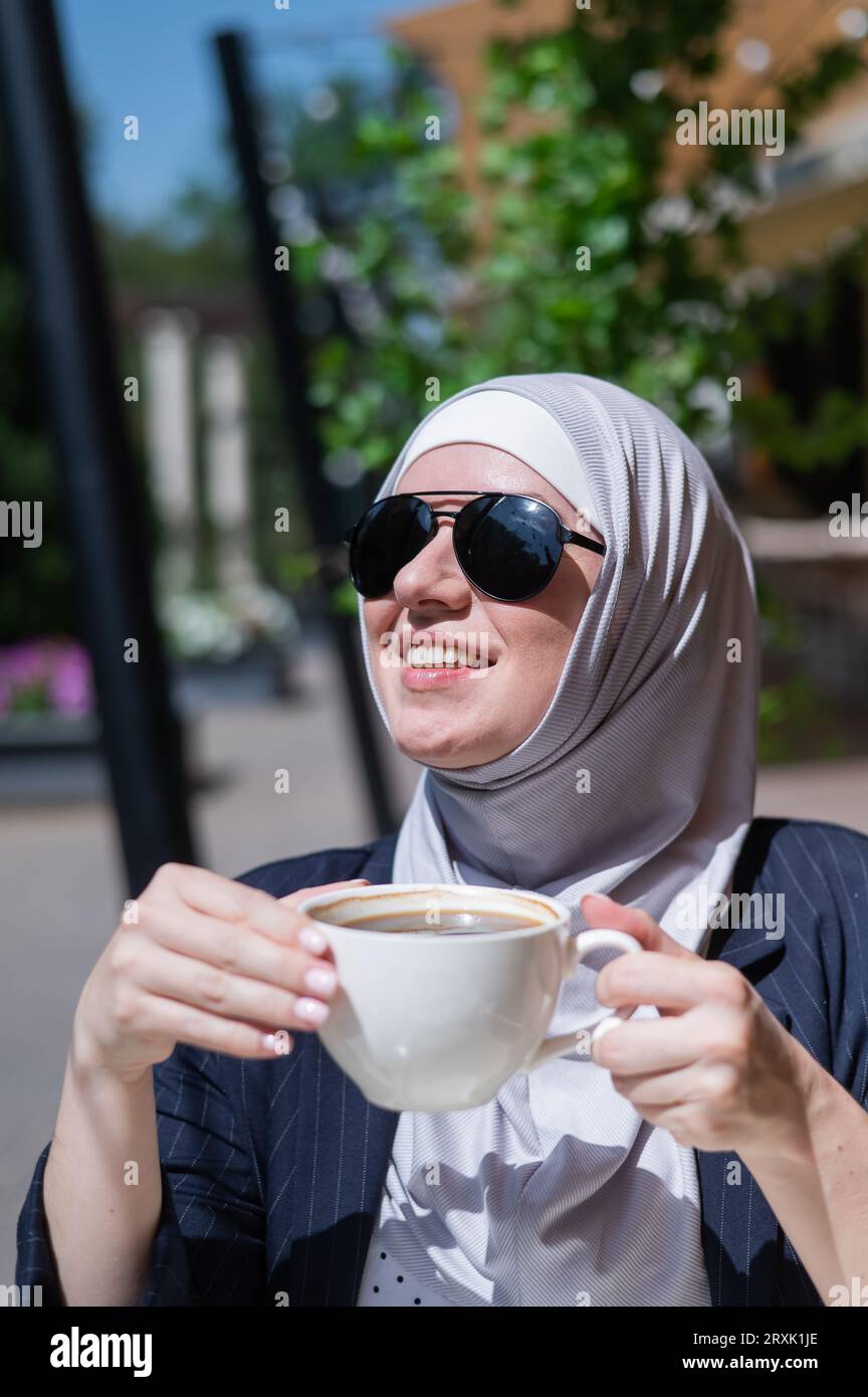 Pretty muslim woman drinking tea hi-res stock photography and images ...