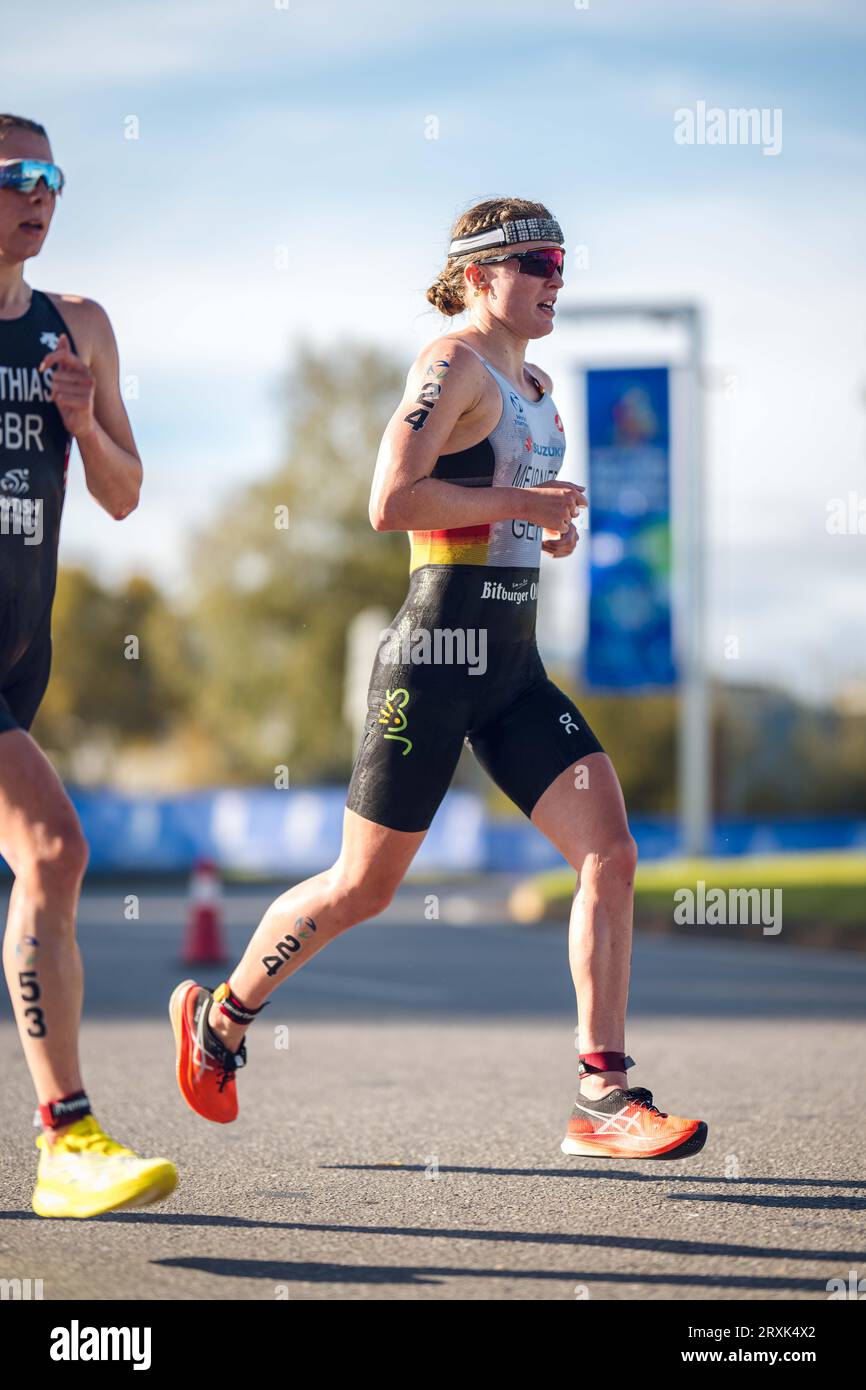 Lena Meißner participating in Pontevedra in the 2023 World Triathlon