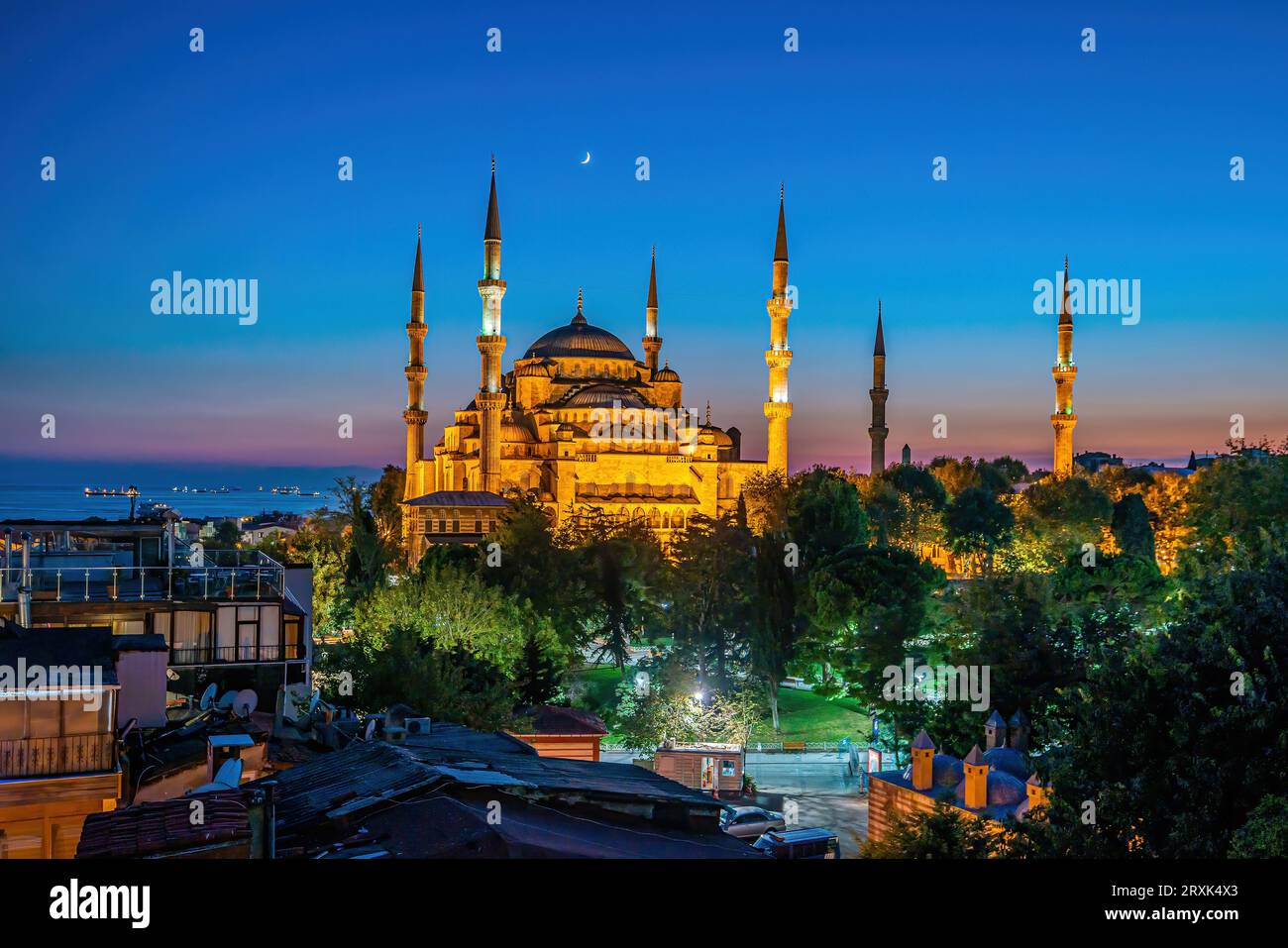 The Sultanahmet Mosque (Blue Mosque) in Istanbul, Turkey at sunset ...