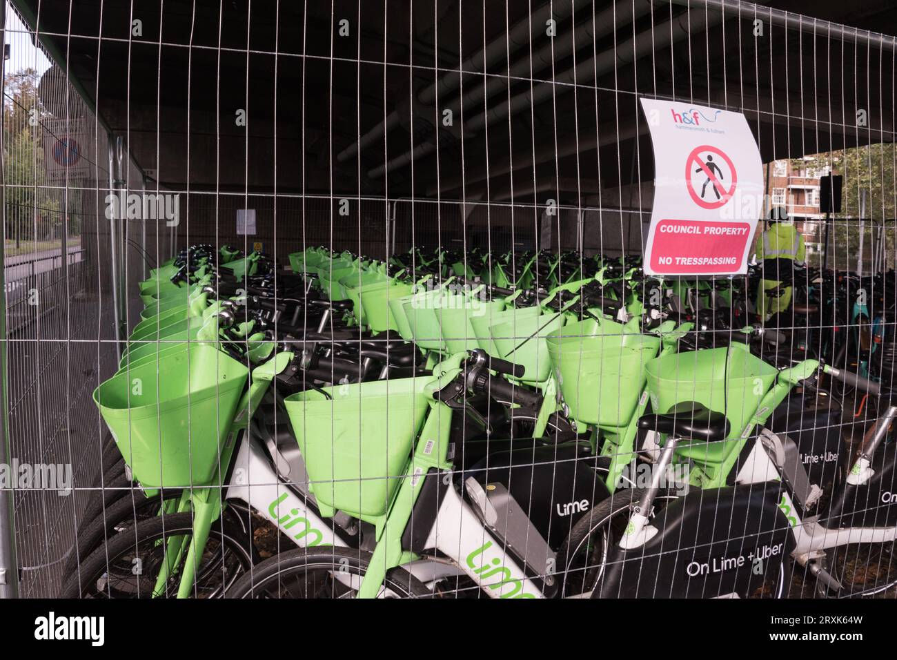 Dumped e bikes hires stock photography and images Alamy