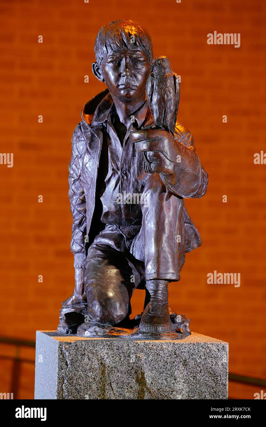 Kes statue hi-res stock photography and images - Alamy