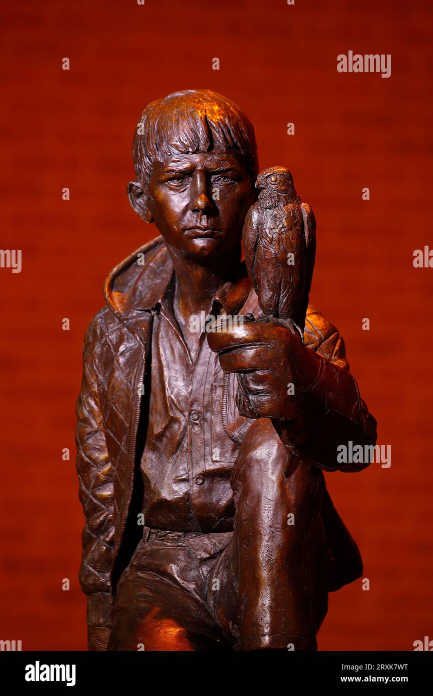 Kes statue hi-res stock photography and images - Alamy