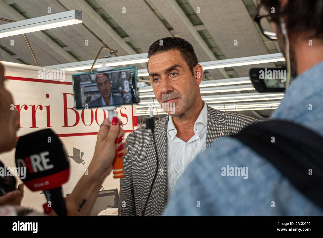 Italian Army General Roberto Vannacci speaks to the press during the presentation of the second edition of his controversial book ''Il mondo al contrario''.  (Photo by Vincenzo Nuzzolese/NurPhoto) Stock Photo