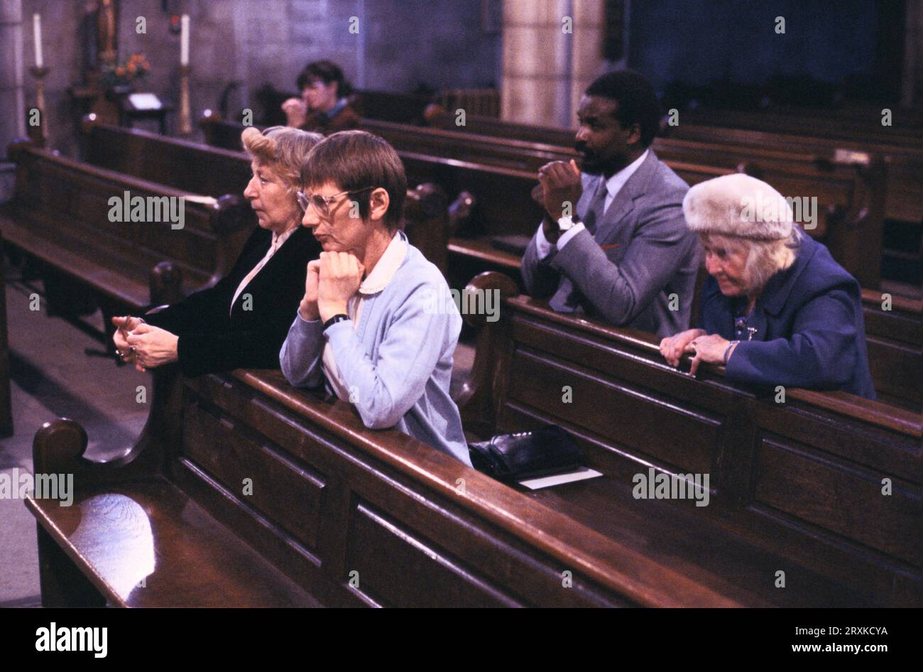 The Anglo-Catholic High Church of England, St John the Baptist Church,  Members of the congregation attend  Evening Prayer and Benediction at 6pm. Holland Park Road, Shepherd's Bush, London, England 1985 1980s UK HOMER SYKES Stock Photo