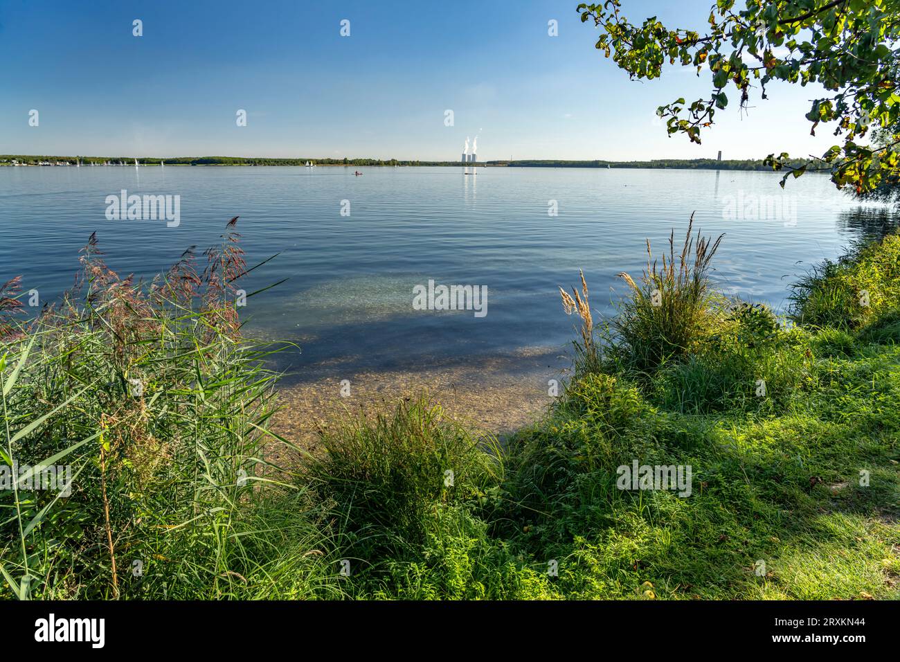Der Cospudener See  bei  Leipzig, Sachsen, Deutschland |  Lake Cospuden Cospudener See near Leipzig, Saxony, Germany Stock Photo