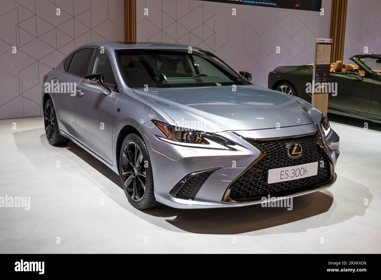 Lexus ES 300h luxury hybrid saloon car at the Brussels Autosalon