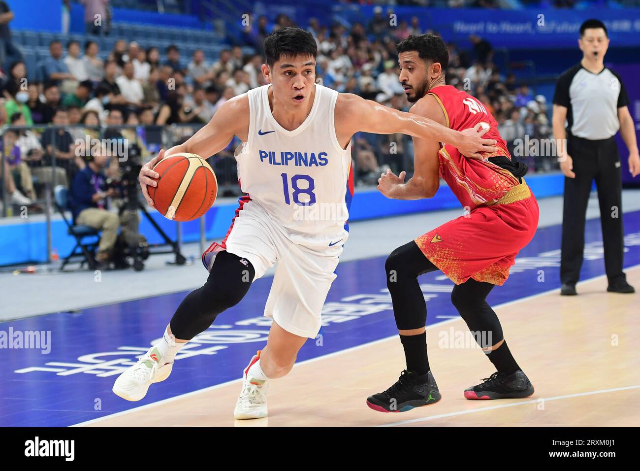 Hangzhou, China. 26th Sep, 2023. Calvin Oftana (L) of the Philippine