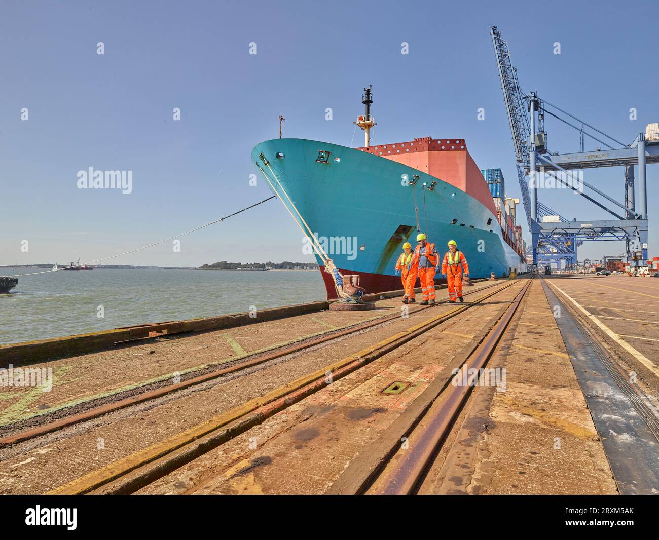 Dock workers and cargo ship at Port of Felixstowe, England Stock Photo ...