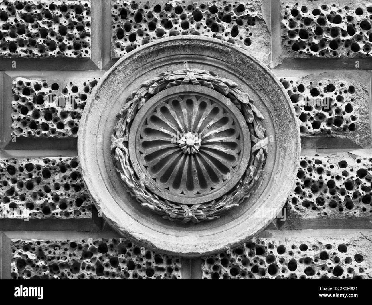 roman-baths-pump-room-black-and-white-stock-photos-images-alamy