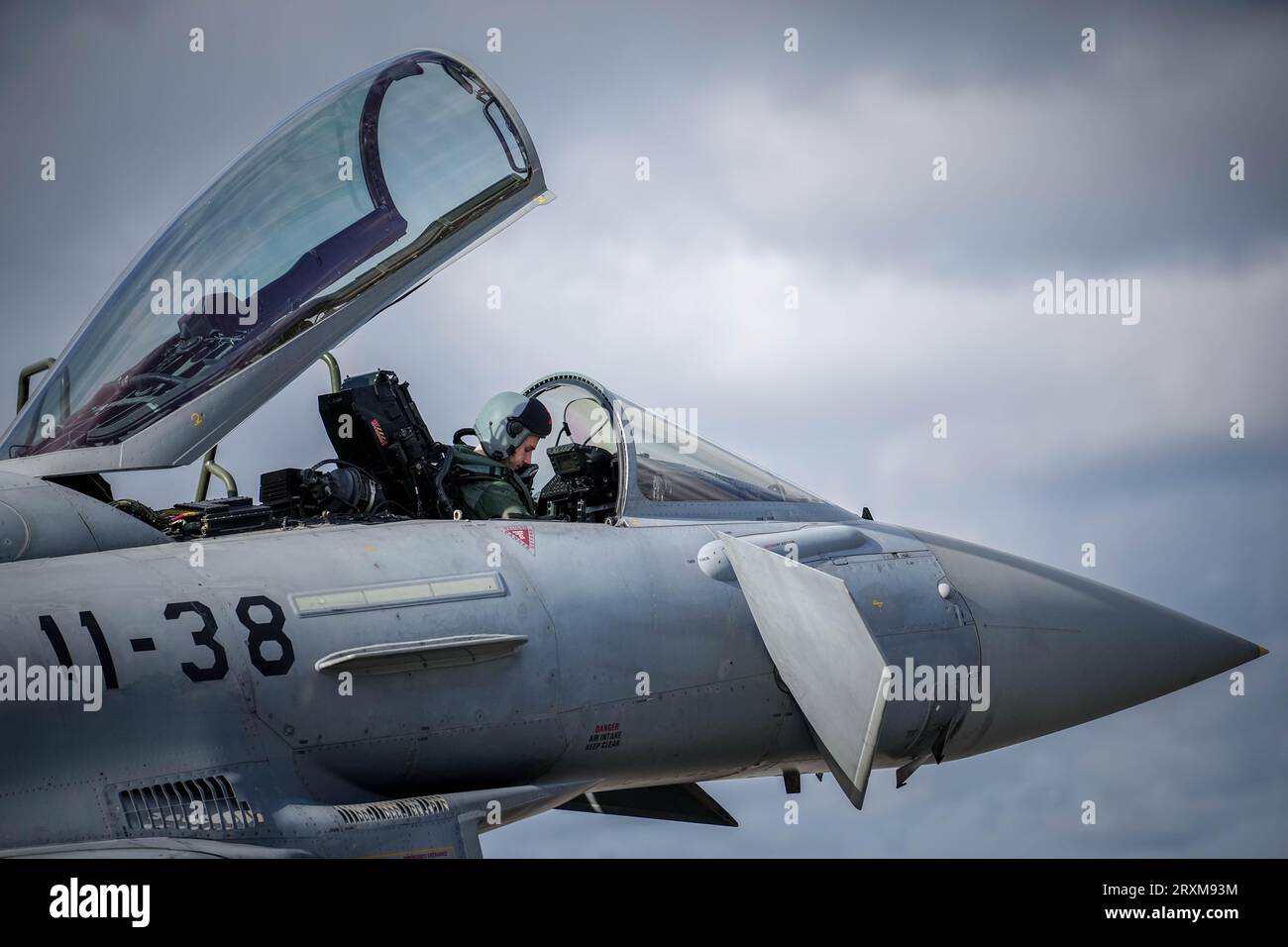 26 September 2023, Estonia, Ämari: A Spanish Air Force Eurofighter pilot sits in the cockpit after landing at Ämari Airbase. Photo: Kay Nietfeld/dpa Stock Photo