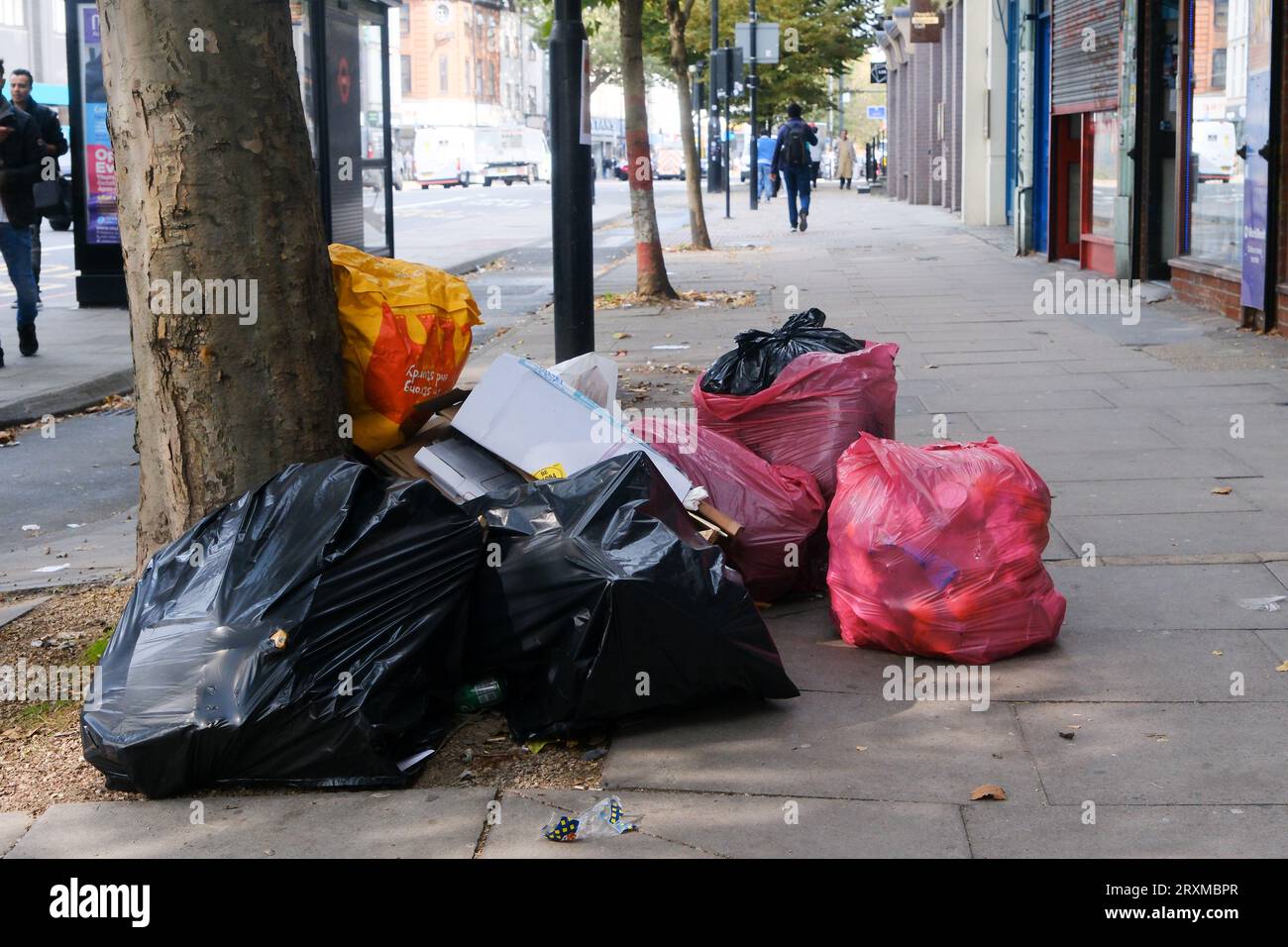 Whitechapel, London, UK. 26th Sept 2023. Tower Hamlets Council waste