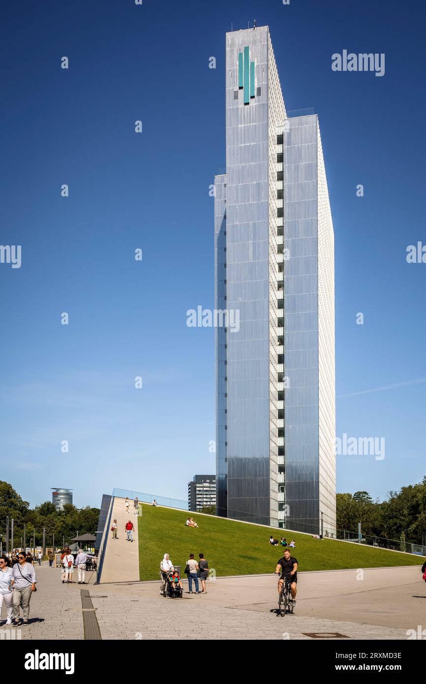the high-rise building Dreischeibenhaus at the Hofgarten, in front of it the walkable, green roof of the triangular pavilion at the Koe-Bogen II, Inge Stock Photo