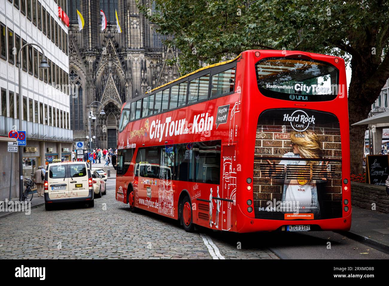 sightseeing bus in front of the cathedral, Cologne, Germany. Sightseeing-Bus vor dem Dom, Koeln, Deutschland. Stock Photo