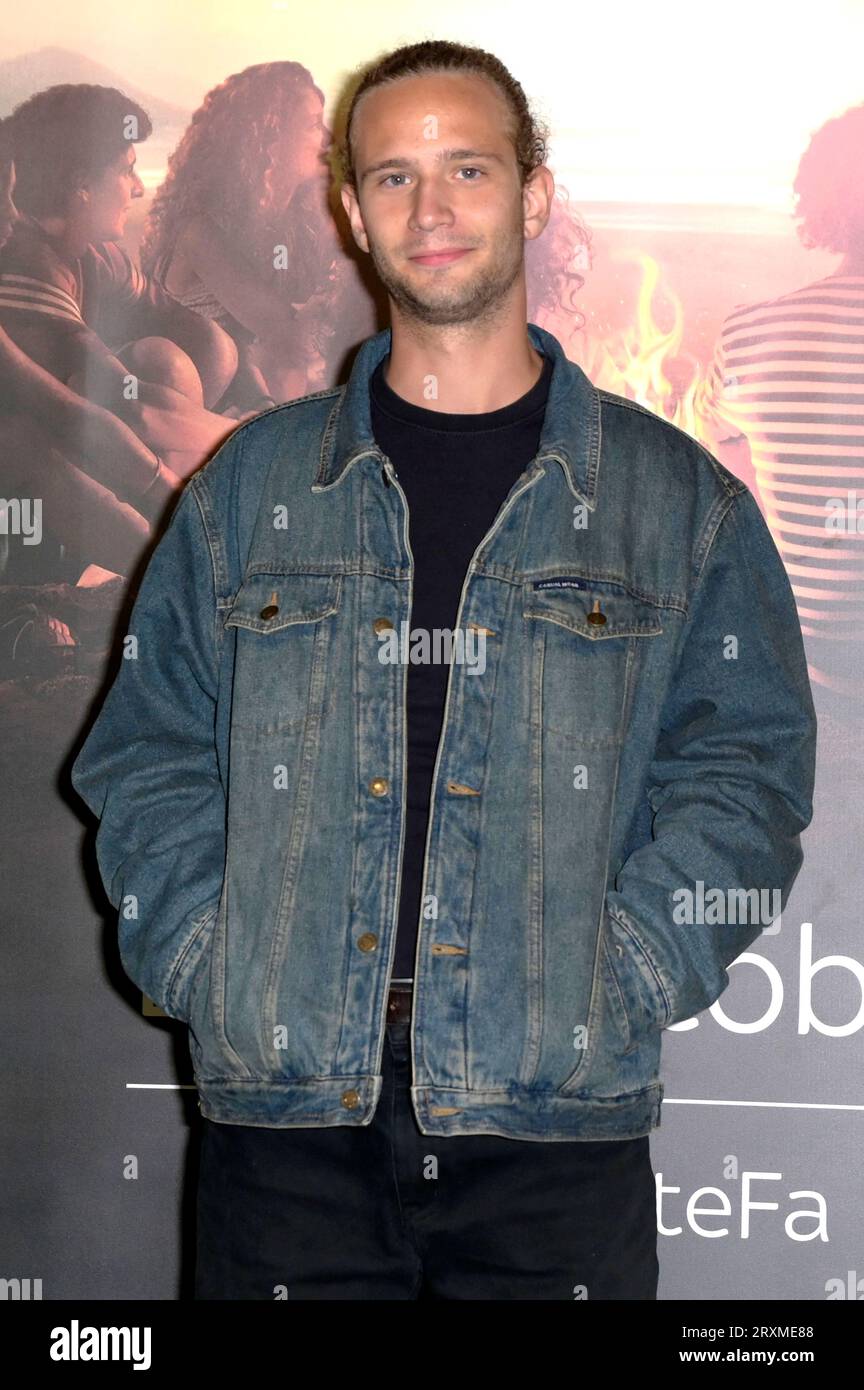 Tobia De Angelis beim Photocall zur Sky TV-Serie 'Un'estate fa' im Ripa Grande. Rom, 25.09.2023 Stock Photo