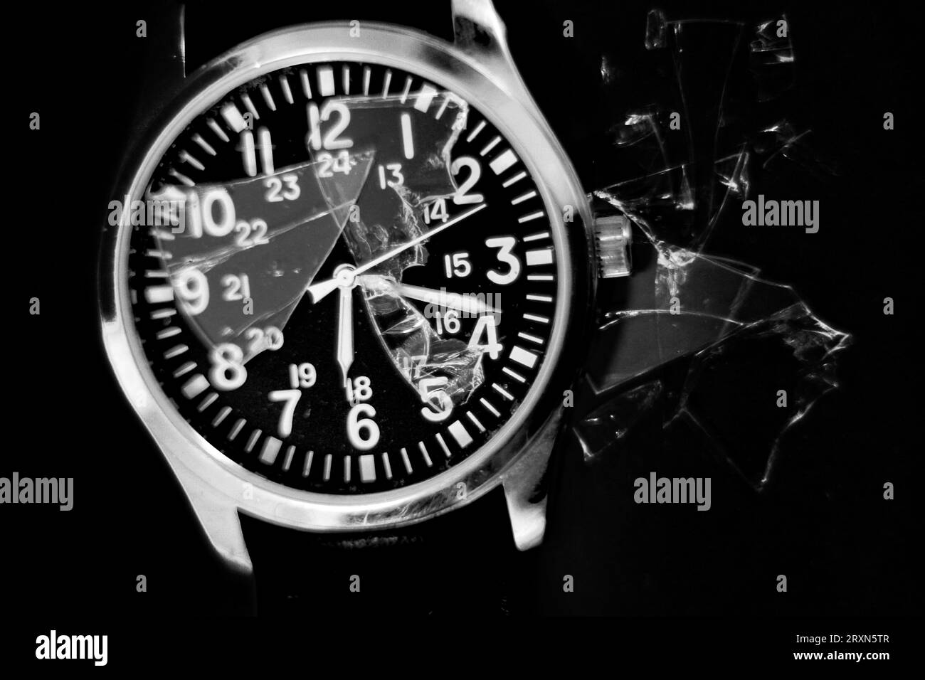 Broken watch cracked Black and White Stock Photos & Images Alamy