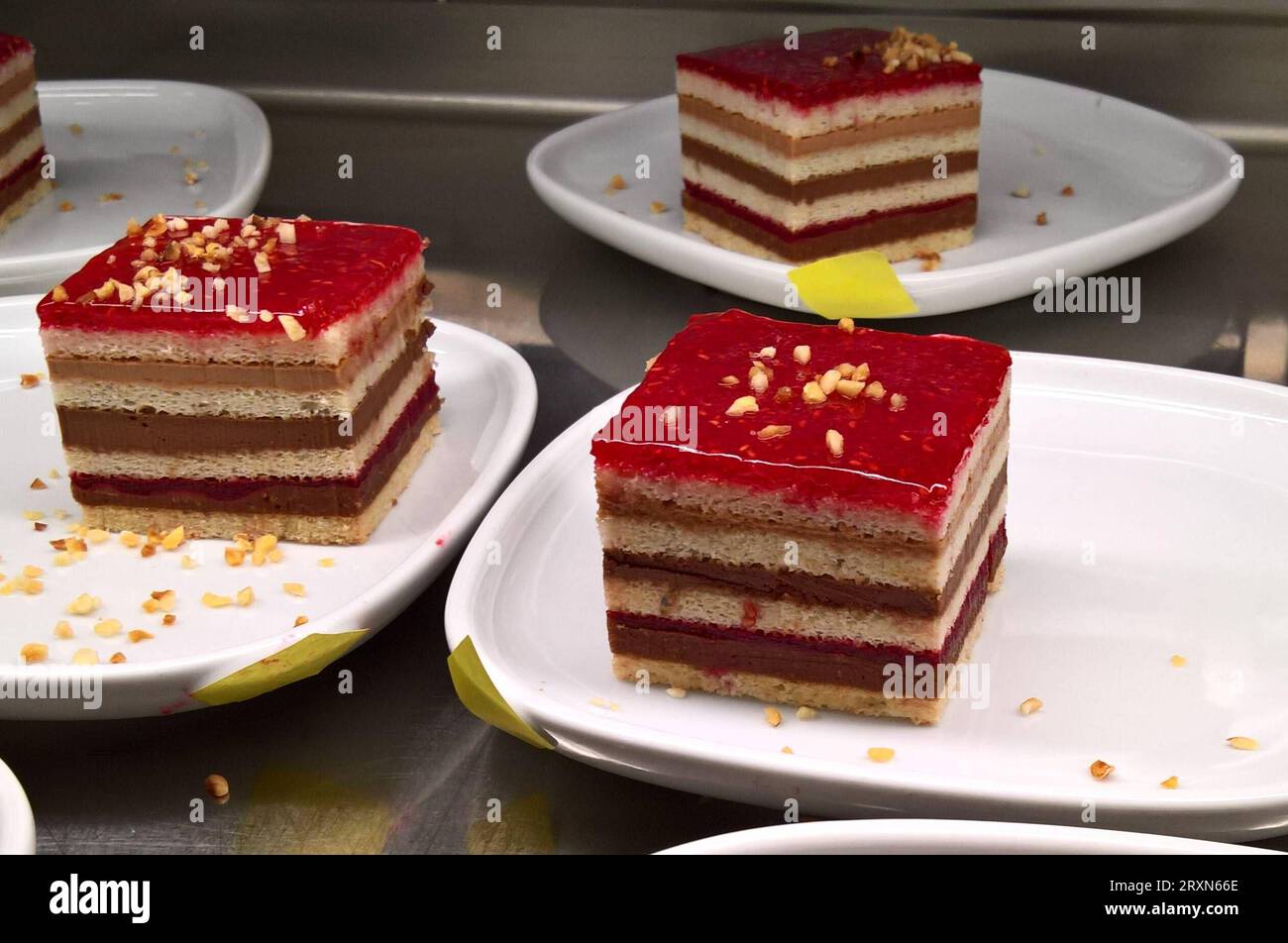 Ikea Restaurant, süsses Dessert bzw Kuchen oder Törtchen *** Ikea restaurant, sweet dessert or cake or cupcake Stock Photo