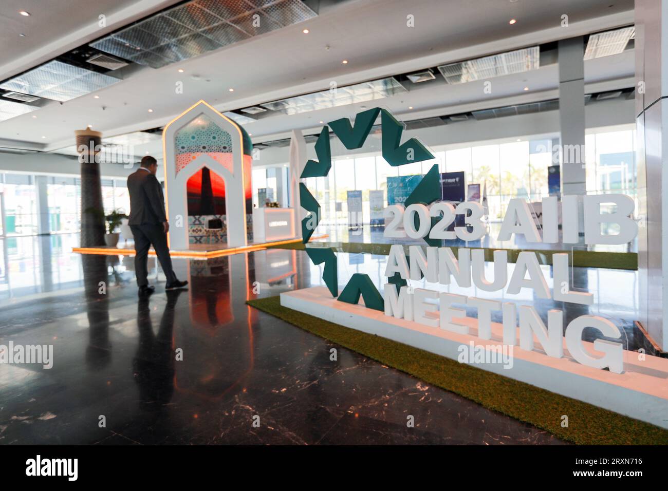 Sharm Bank (230926) -- SHARM EL-SHEIKH, Sept. 26, 2023 (Xinhua) -- A participant ...