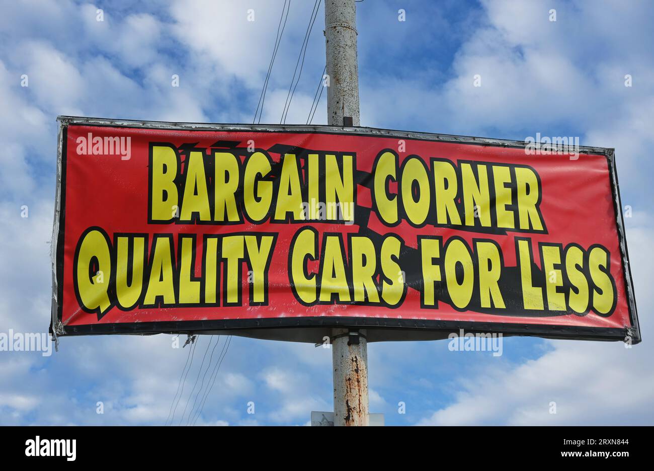 FULLERTON, CALIFORNIA - 19 SEPT 2023: Bargain Corner Quality Cars For Less sign in Downtown Fullerton. Stock Photo