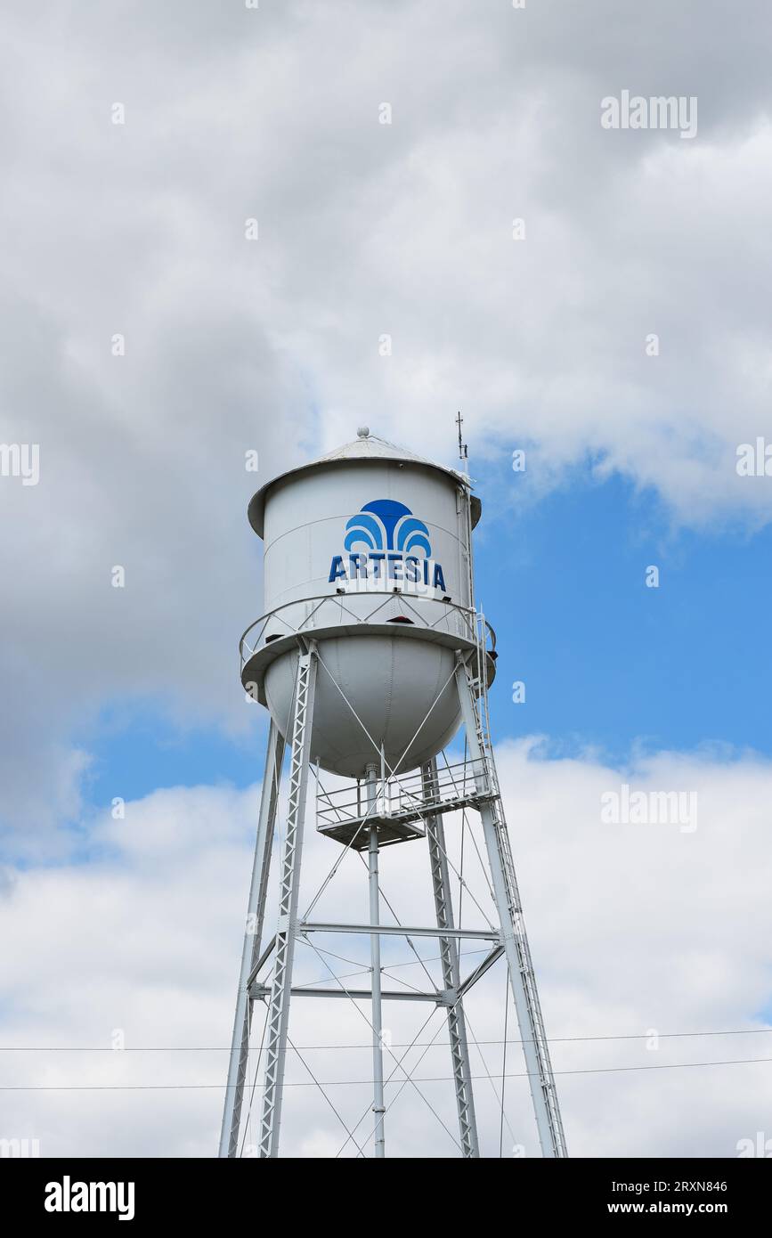 ARTESIA, CALIFORNIA - 20 SEPT 2023: Water tower in the City of Artesia provides storage to level out peaks of demand and maintain water pressure throu Stock Photo