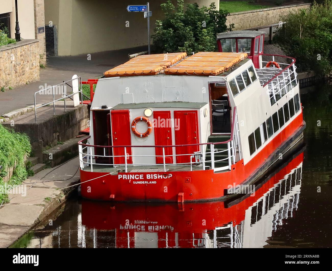 Durham, UK 27 September 2023 Bright autumn day in the city centre