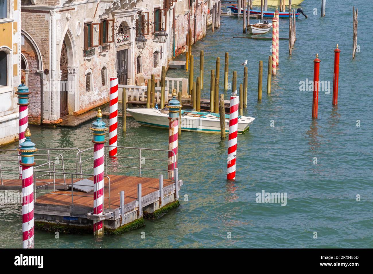 Moorings on the grand canal hi-res stock photography and images - Alamy