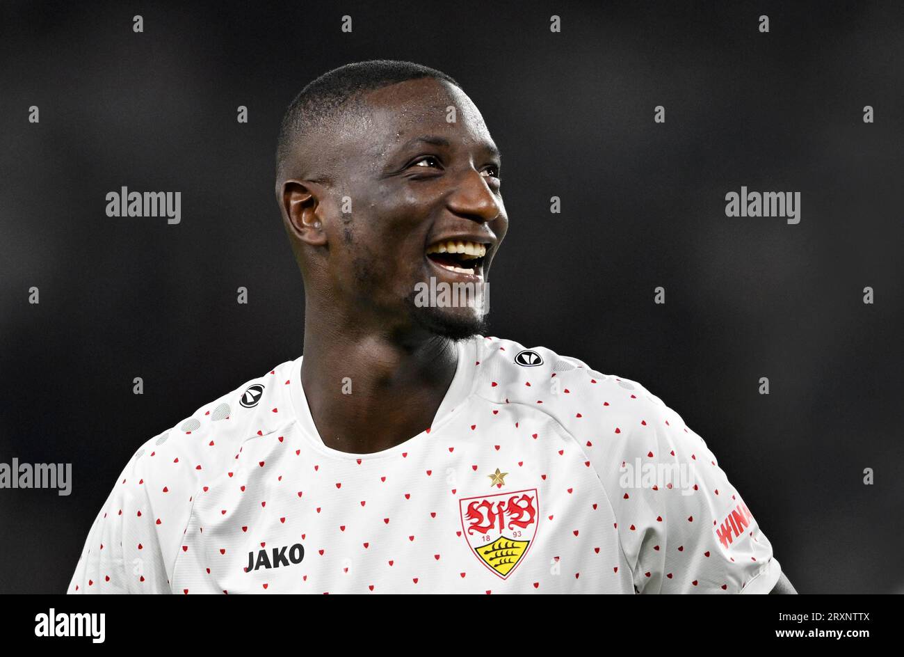 Serhou Guirassy VfB Stuttgart (09) portrait, smiles, laughs, happy