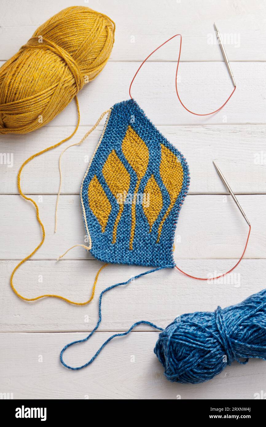 The process of knitting a hat with circular knitting needles using the