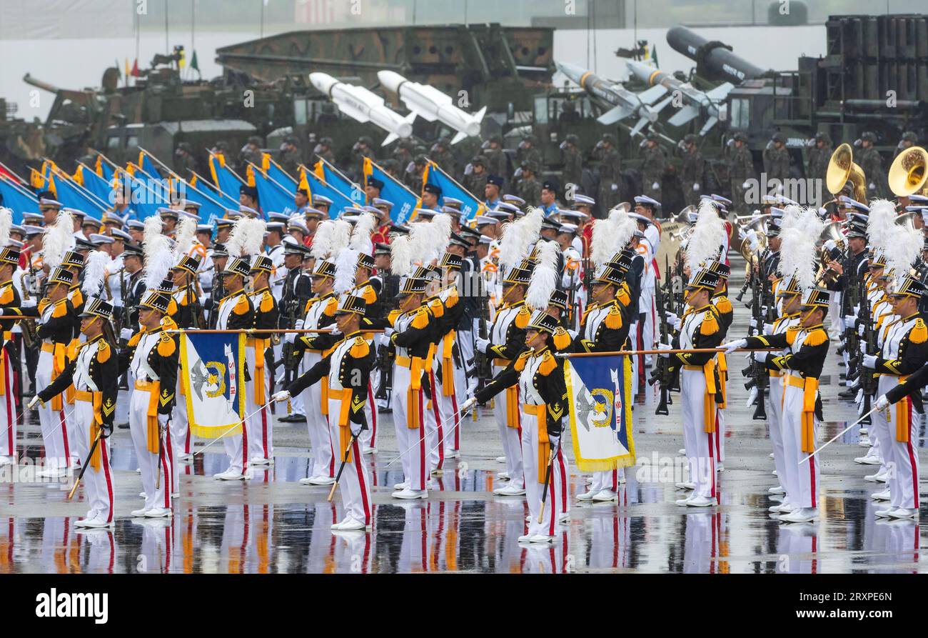 Seongnam, South Korea. 26th Sep, 2023. South Korean cadets salute during a ceremony marking the 75th founding anniversary of the country's armed forces day at Seoul Air Base. South Korea's military showcased 'high-power' missiles and other key weapons systems on 26 September to mark the 75th founding anniversary of its armed forces in an apparent warning against North Korea's nuclear and military threats. (Photo by Kim Jae-Hwan/SOPA Images/Sipa USA) Credit: Sipa USA/Alamy Live News Stock Photo