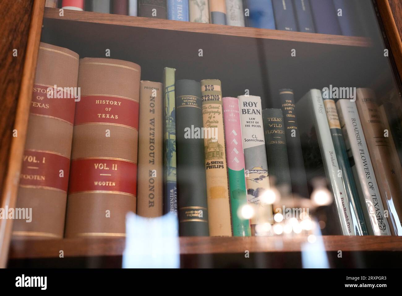 Books on Texas history and interesting Texans adorn shelves in a sitting room at the Texas Governor's Mansion in Austin on September 21, 2023. The house holds many antiques and artifacts from various periods of Texas history. ©Bob Daemmrich Stock Photo