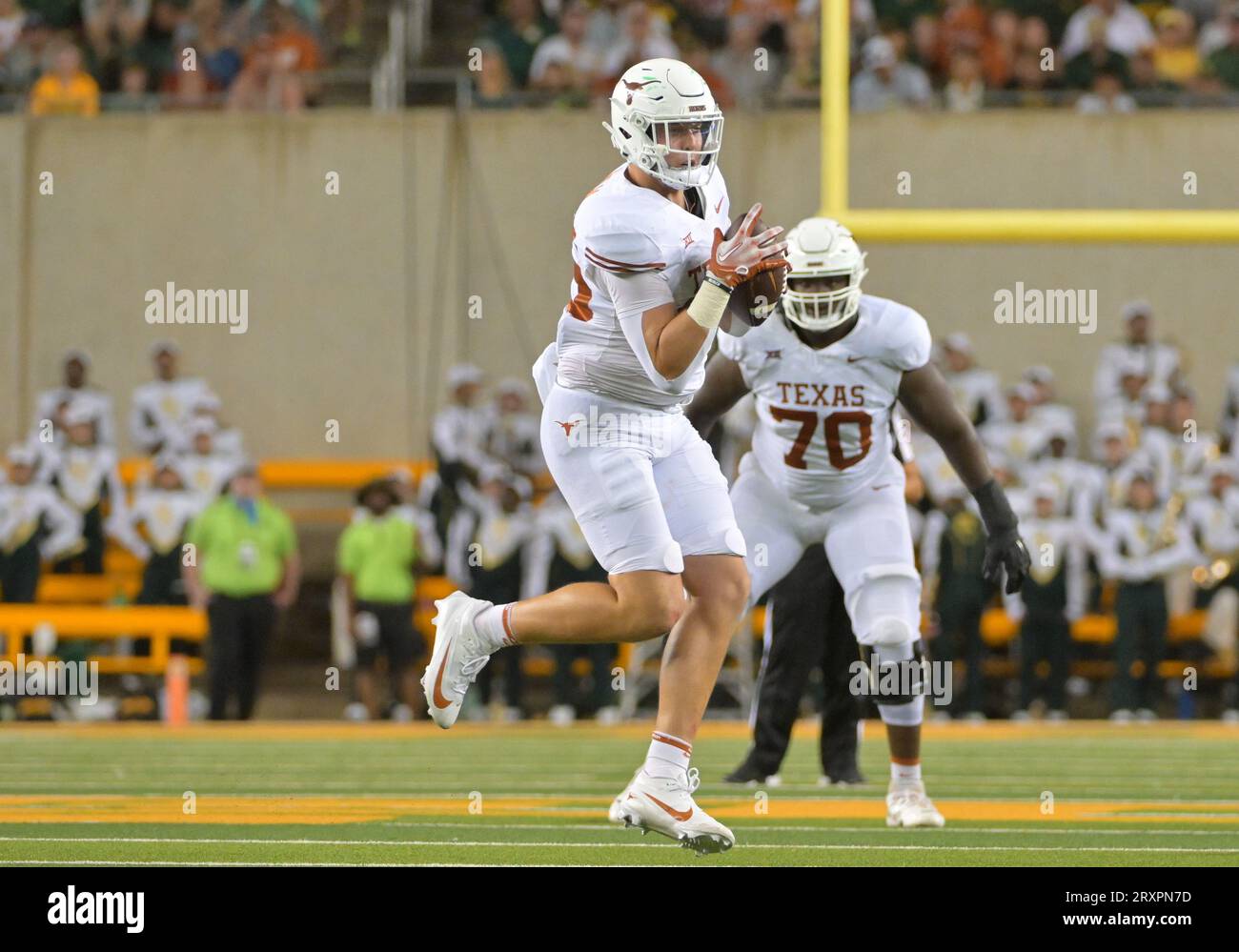Waco, Texas, USA. 23rd Sep, 2023. Texas Longhorns tight end Gunnar Helm (85) catches a pass during the 1st half of the NCAA Football game between the Texas Longhorns and Baylor Bears at McLane Stadium in Waco, Texas. Matthew Lynch/CSM/Alamy Live News Stock Photo