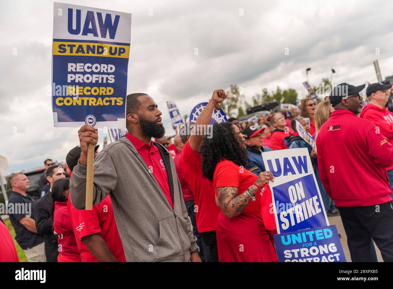 Belleville, United States. 26th Sep, 2023. Union workers cheer as U.S. President Joe Biden joins the United Auto Workers picket line outside the GM Willow Run Distribution Center, September 26, 2023, in Belleville, Michigan. Biden is the first sitting president to join a picket line in support for union workers. Credit: Adam Schultz/White House Photo/Alamy Live News Stock Photo