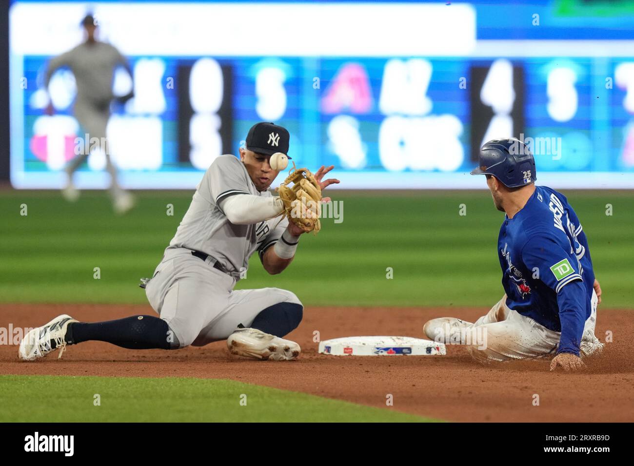 Toronto, Can. 26th Sep, 2023. The ball bobbles in front of New York