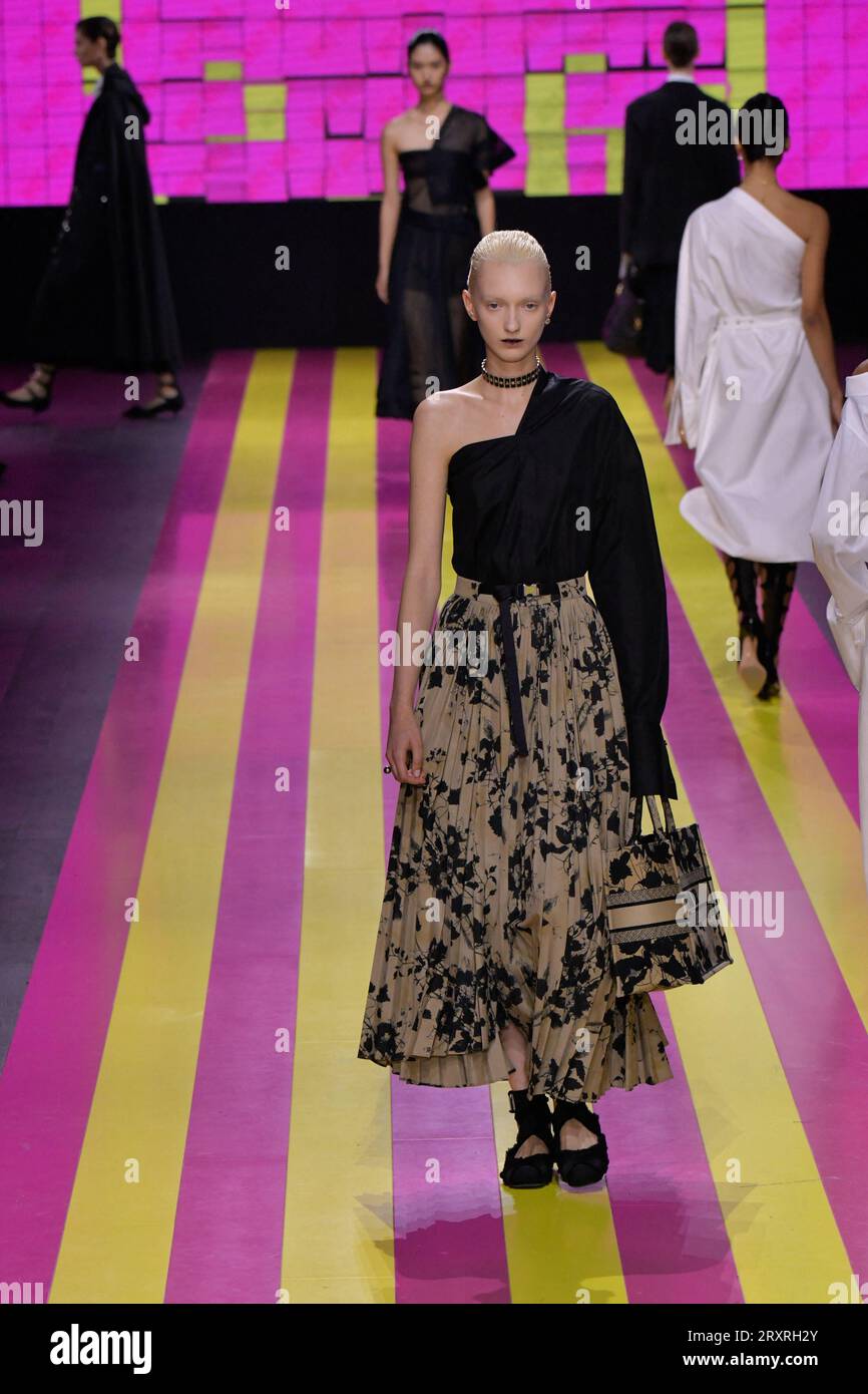 Dior spring summer 2024 catwalk hi-res stock photography and images - Alamy