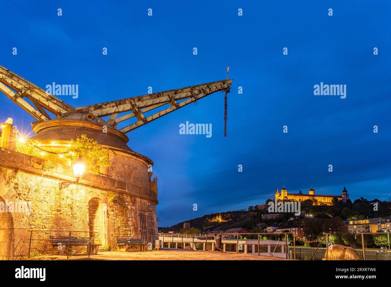 to-harbour-crane-hi-res-stock-photography-and-images-alamy