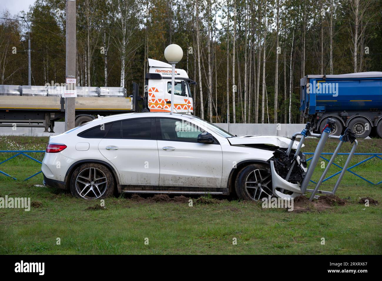 LENINGRAD REGION, RUSSIA - SEPTEMBER 25, 2023: A passenger car crashed into equipment at a gas station. Russia Stock Photo