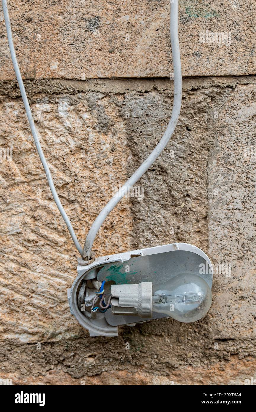 dangerous wiring, dangerous electrical appliances, dangerous light