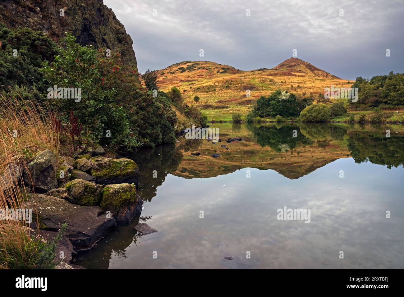 Holyrood Park, Edinburgh, Scotland, UK. 27 September 2023. Calm before the storm over Dunsapie