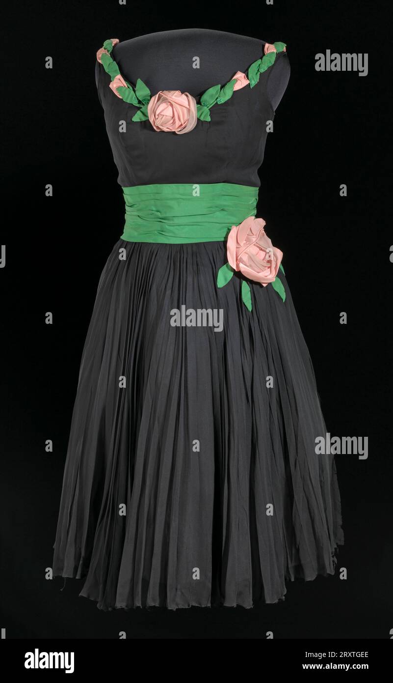 emerald green dress with black tights Elegant and Luxurious Frozen Anna Black With Green Princess Dresses   Katrinalove.store