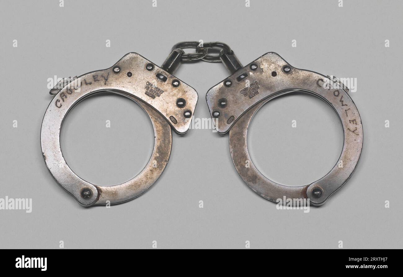 Hiatts handcuffs shop made in england