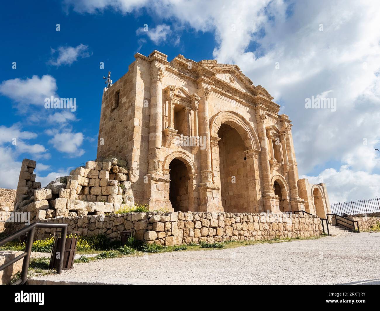The Arch of Hadrian in Jerash, believed to have been founded in 331 BC by Alexander the Great, Jerash, Jordan, Middle East Stock Photo