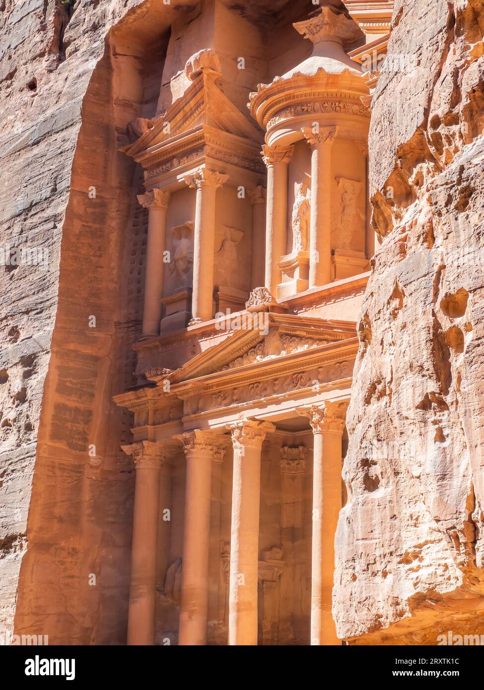 The Petra Treasury (Al-Khazneh), Petra Archaeological Park, UNESCO World Heritage Site, one of the New Seven Wonders of the World, Petra, Jordan Stock Photo