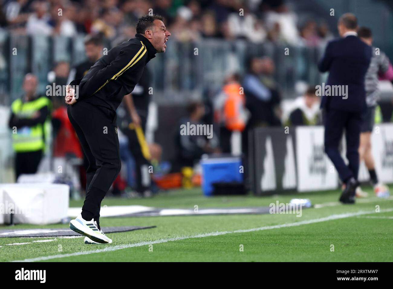Turin, Italy . September 26, 2023 Roberto D Aversa, head coach of Us Lecce yells during the Serie A match beetween Juventus Fc and Us Lecce at Allianz Stadium on September 26, 2023 in Turin, Italy . Credit: Marco Canoniero/Alamy Live News Stock Photo