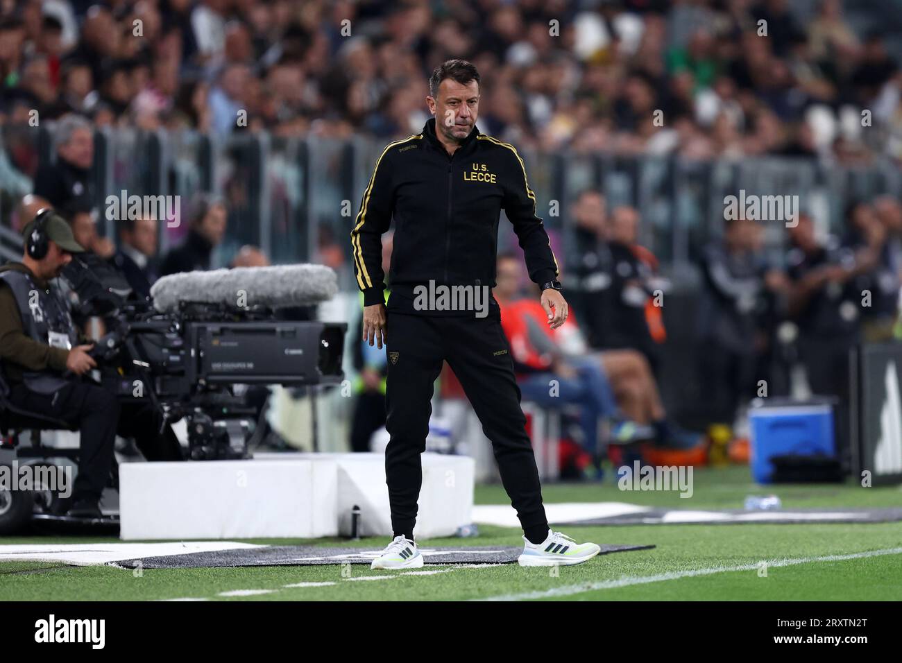 Turin, Italy . September 26, 2023 Roberto D Aversa, head coach of Us Lecce looks on during the Serie A match beetween Juventus Fc and Us Lecce at Allianz Stadium on September 26, 2023 in Turin, Italy . Credit: Marco Canoniero/Alamy Live News Stock Photo