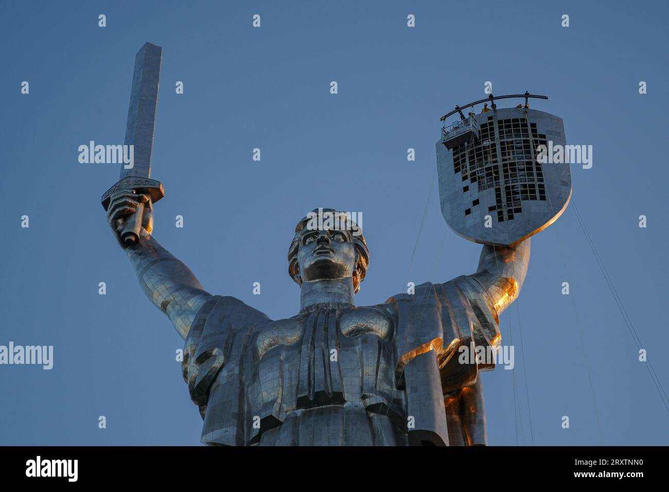 Yevhen Vasyliev / Le Pictorium - Decommunization of the monument ...