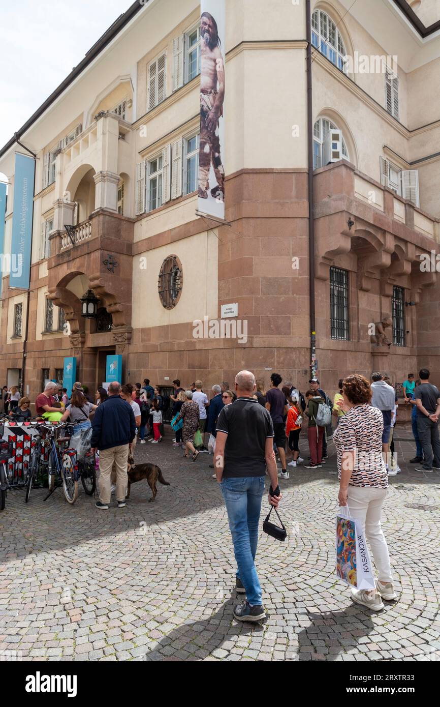 Queue of people at the Archaeological Museum in Bozen, Sudtirol (South Tyrol), Bolzano district, Italy, Europe Stock Photo